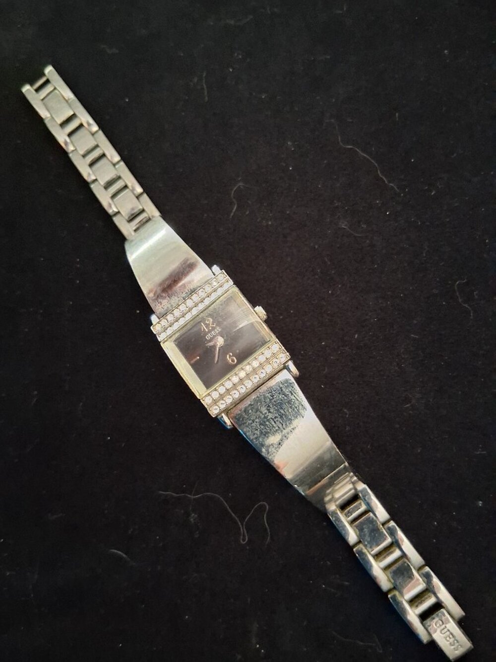 Guess Ladies Watch Silver-Tone Bracelet Crystal Decorated Black Dial